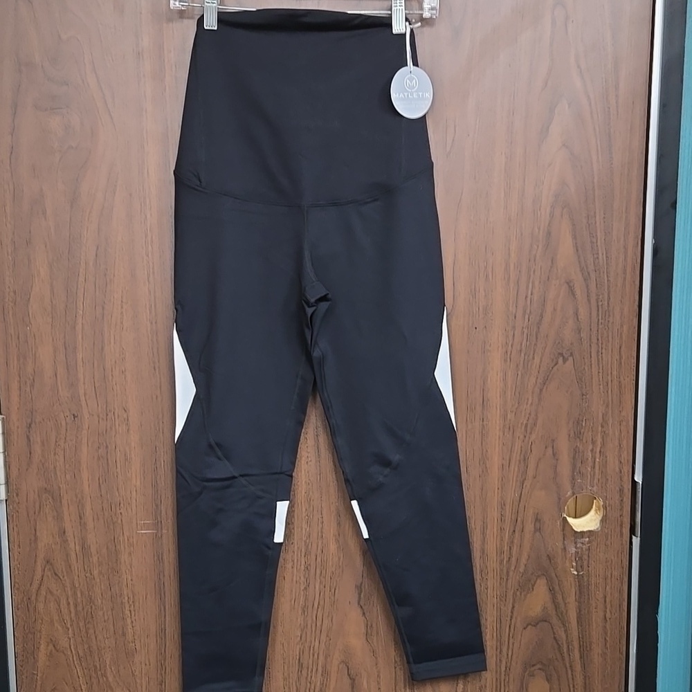 Matletik Size M Black and White Maternity Active Leggings